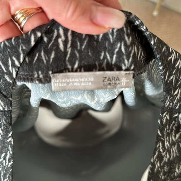 Zara top size medium with cute sequence pocket - Picture 5 of 5